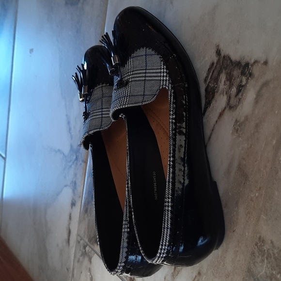 Patterned Shoes - Picture 2 of 4